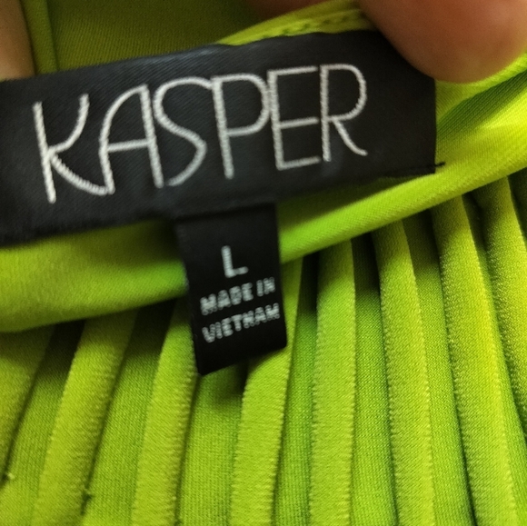 2544) Kasper Pea Green Pleated Pullon Sleeveless Top Size Large - Picture 4 of 5